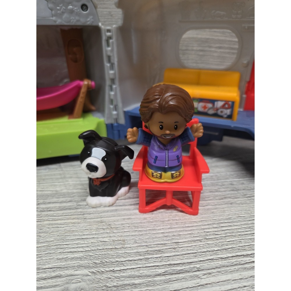 Fisher-Price Little People Songs & Sounds Camper Playset Car Dog Grill GHL17 B5 - Picture 3 of 4